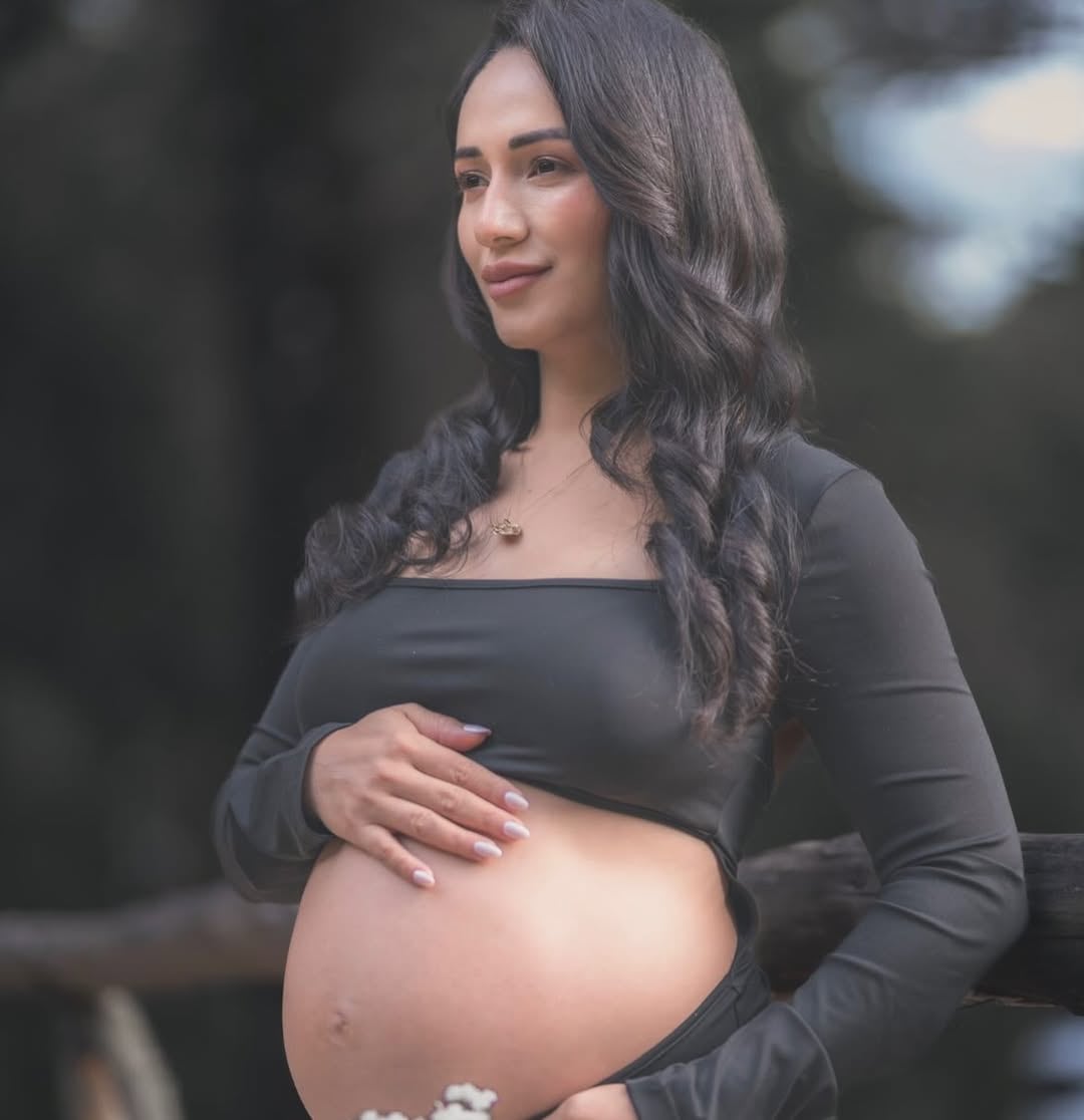 Debbie Soto, entrenadora personal, está a pocos días de tener a su hija Isabella en brazos.
