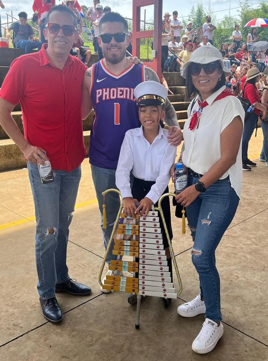 Su esposa y sus dos hijos son sus pilares de su nueva vida