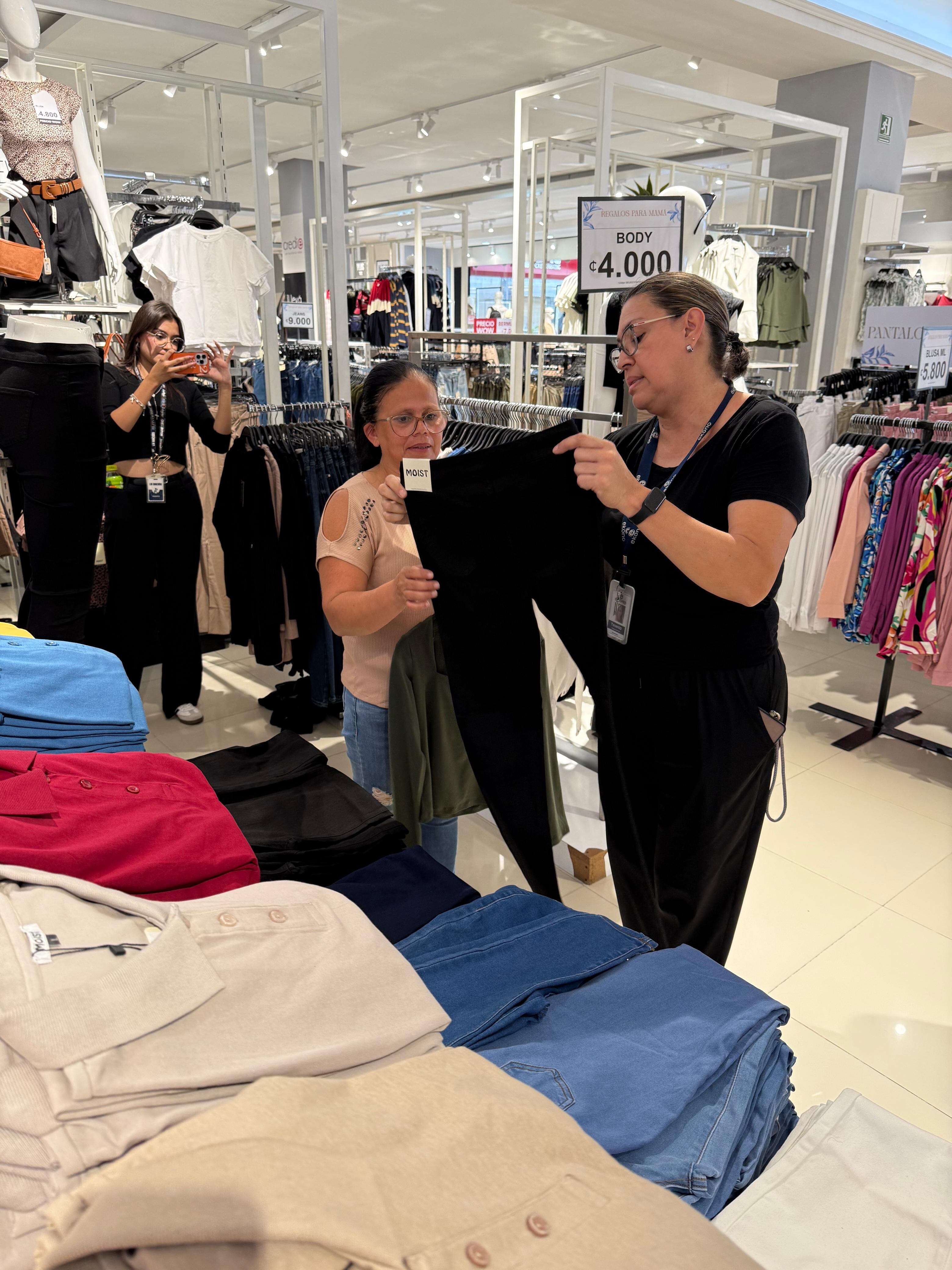 La historia de doña Patricia Lorena Solano Lobo, vecina de Aserrí, es una de esas que le erizan la piel a cualquiera. A sus 56 años lleva en el corazón la experiencia de ser madre de 12 hijos, ocho mujeres y cuatro hombres, y cada uno es para ella una bendición que Dios le puso en el camino.