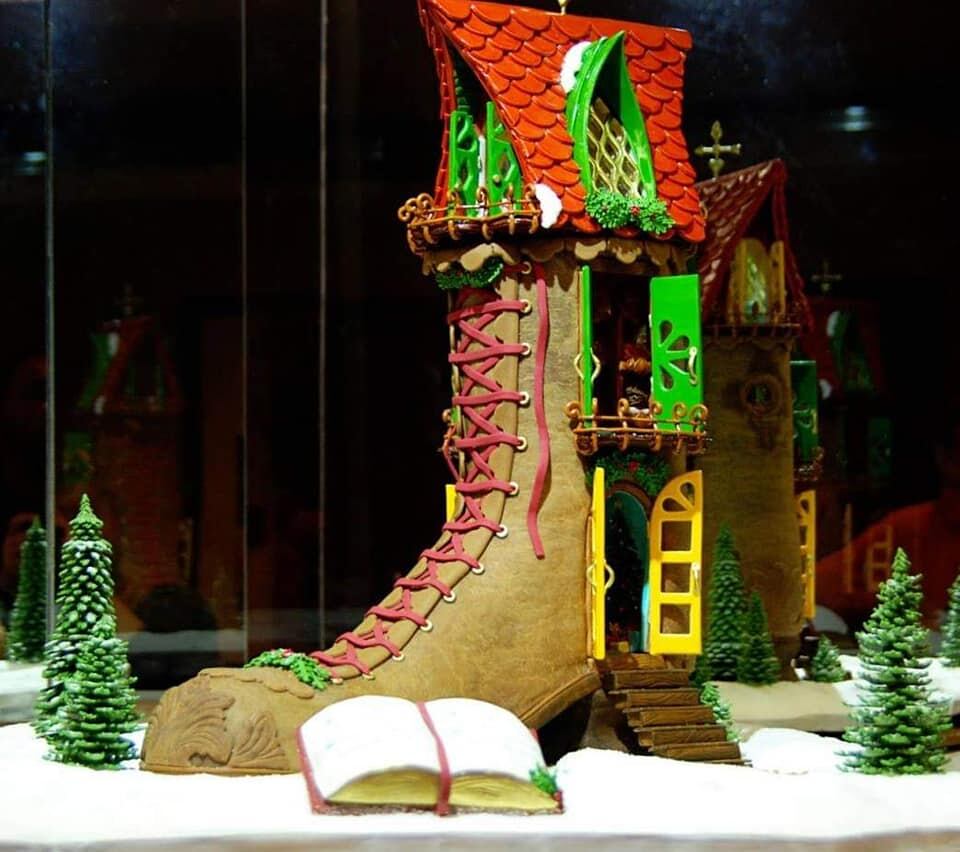 Alejandra Arroyo es medio tica y medio indú, vive en Costa Rica, y sin haber llevado un solo curso en pastelería, es una artista con las galletas