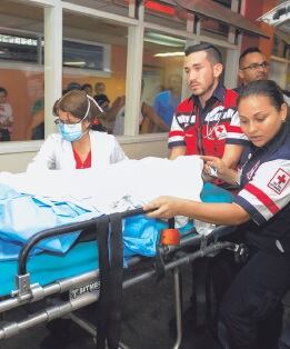 Valery Fennell, joven que junto a su bebita de 10 meses sobrevivieron atropello durante la romería de 2015. Foto Archivo.