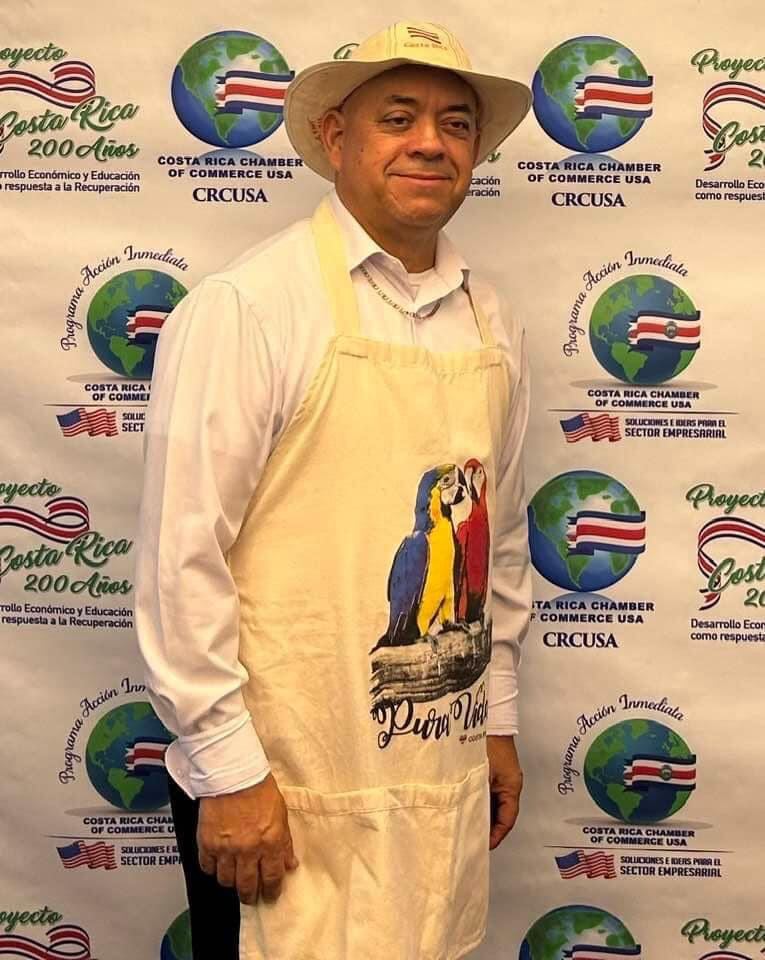Kenneth Flores Sosa es un tico que vive en Miami y desde el fin de semana pasado arrancó ya con el operativo tamales 2024. El tico vive en Miami y desde hace 5 años comenzó con su proyecto de “Tamales con propósito”