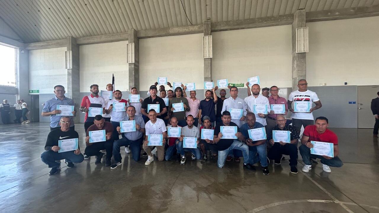 32 reos que buscan una segunda oportunidad recibieron curso de negocios y podrán emprender. Foto: MInisterio de Justicia