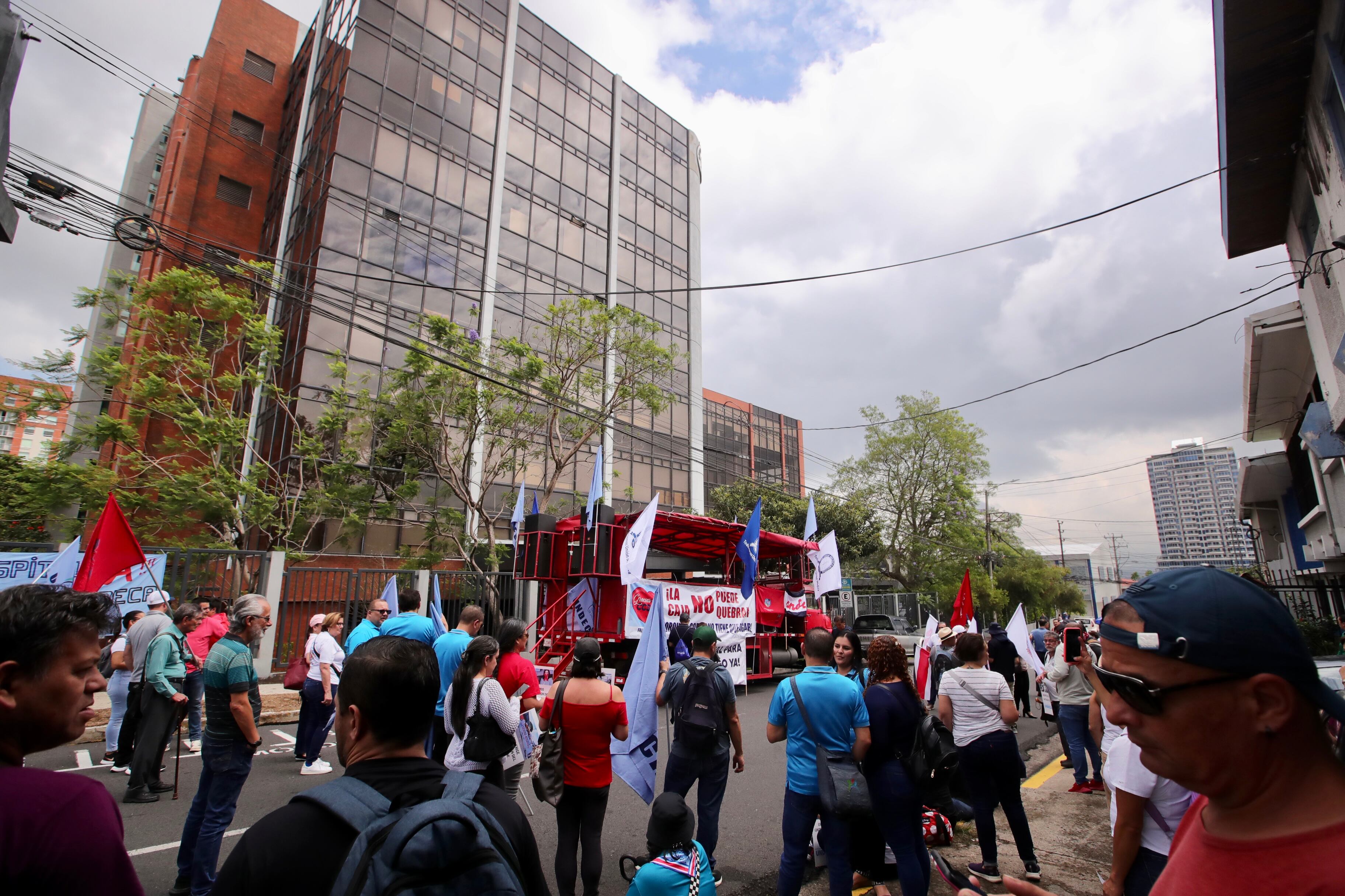 Hospital de Cartago protesta