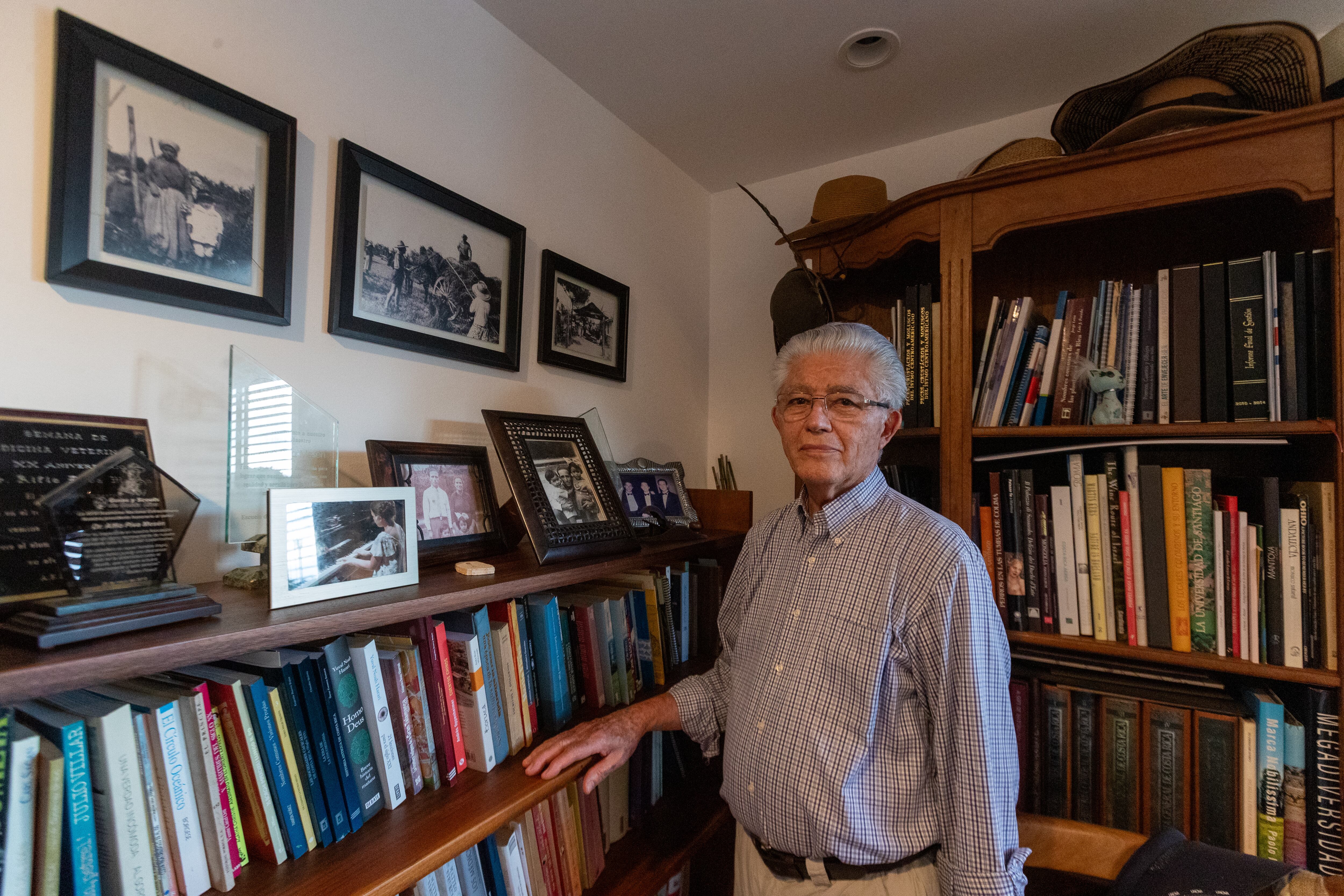 10/11/2023, San José, Escazu, retratos de Alfio Piva Mesén, rector de la UNA que recibió el premio Honoria Causa de la UNA.