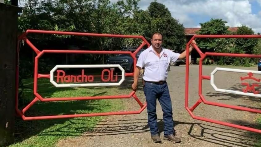 Este bonito lugar se ubica 100 metros Oeste del Centro Penal, en la Marina de San Carlos.