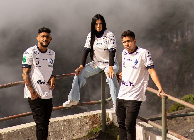 Uniforme Cartaginés, volcán Irazú