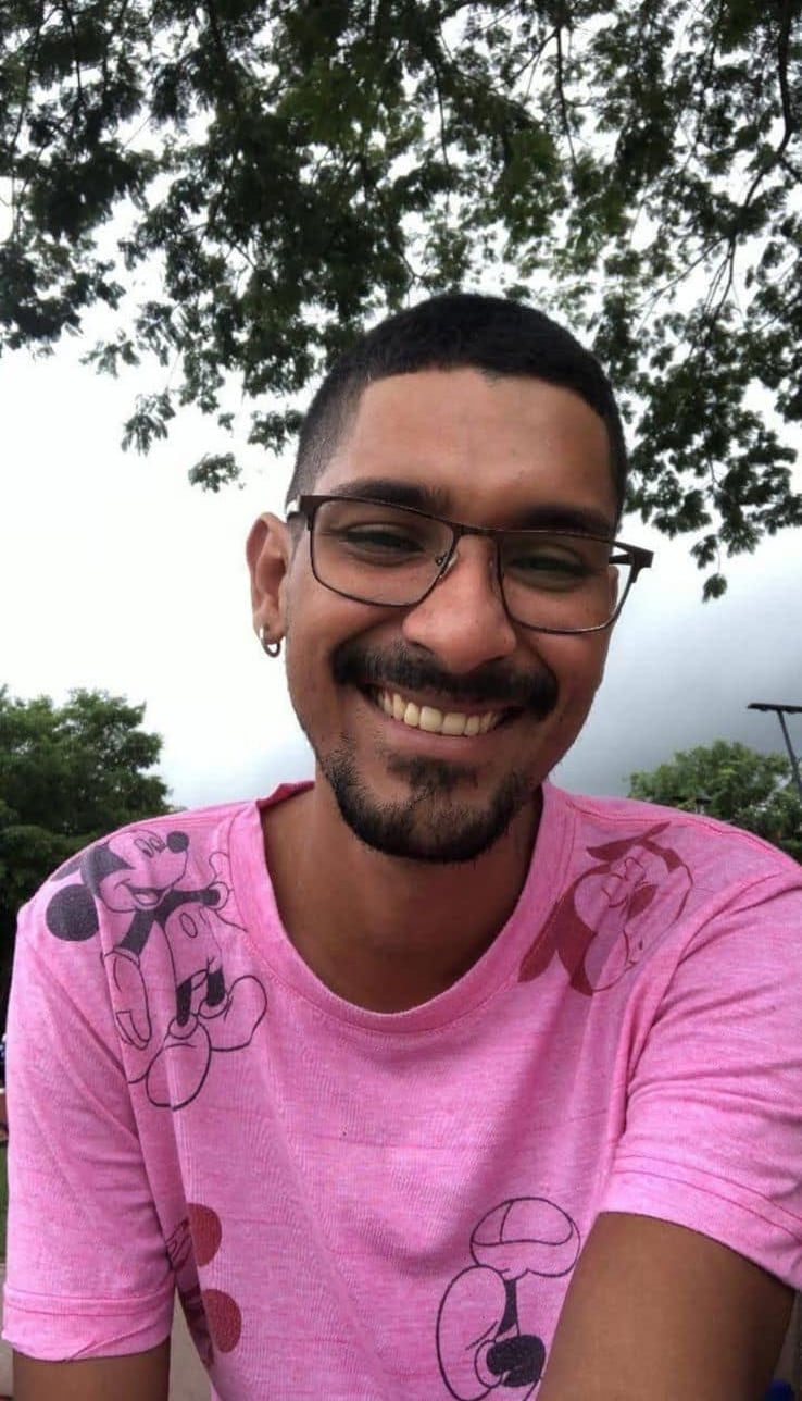 Francisco Xavier Pineda Rodríguez, de 31 años, fue atacado a puñaladas junto al dueño de la propiedad, un tico de apellido Pizarro, de 53 años. Foto: Tomada de Facebook