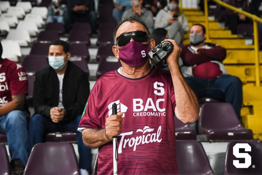 Losilla se reencontró con el equipo de sus amores el 20 de noviembre pasado, cuando cumplió 69 años. Prensa Saprissa.