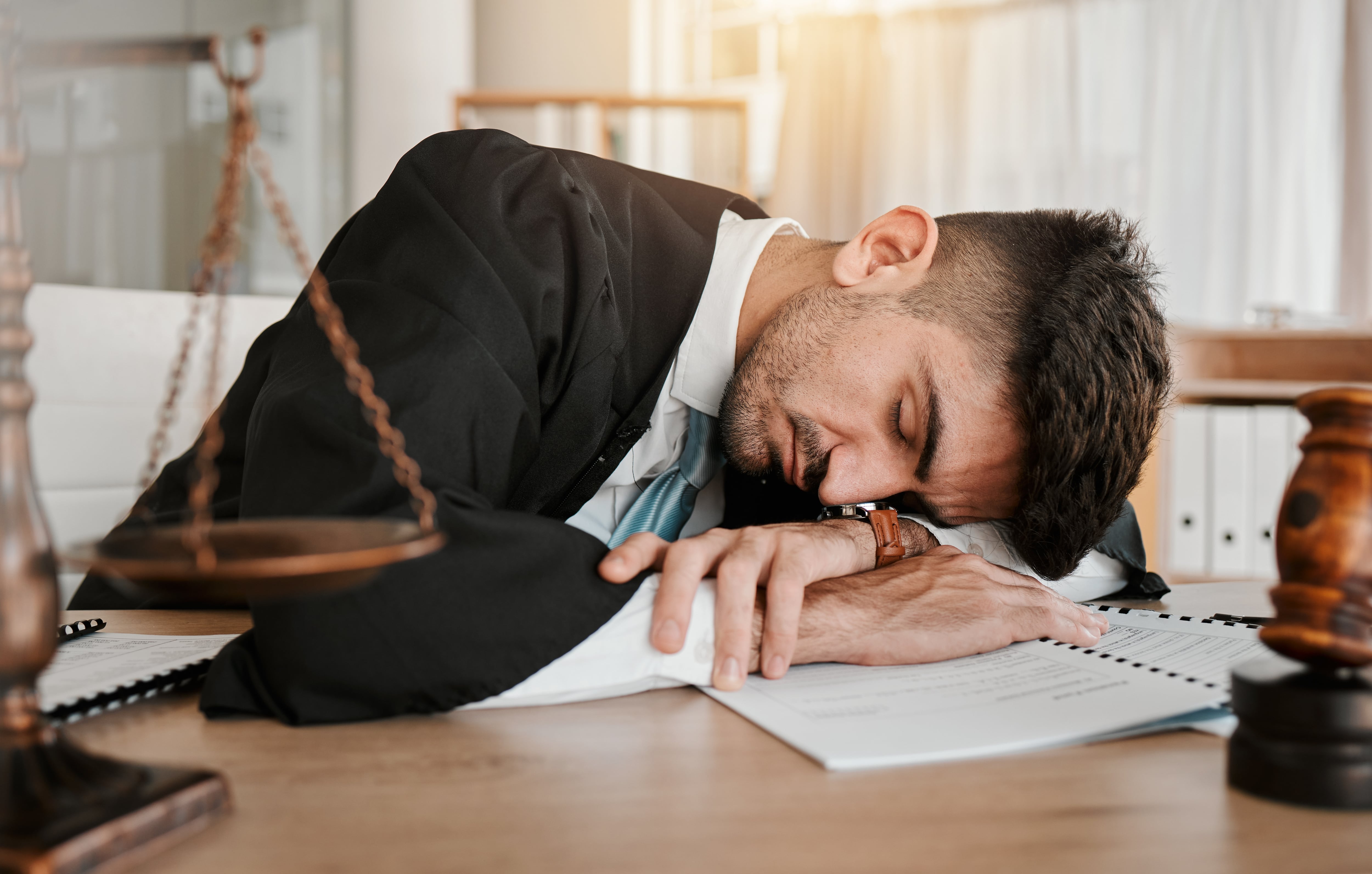 Burnout judicial, agotamiento de jueces, cansancio, estrés