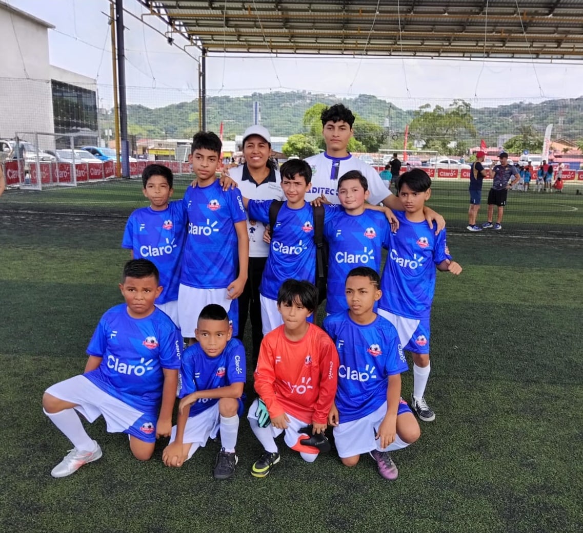 Equipo de niños menores de 11 años de La Carpio