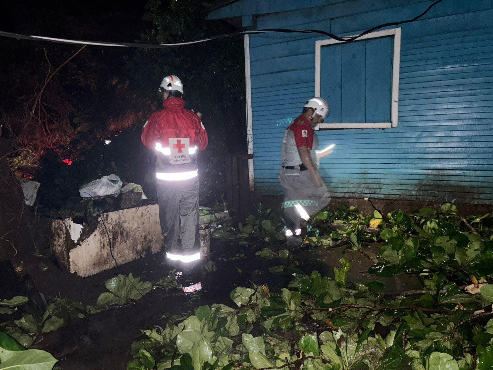 Vientos huracanados y fuertes lluvias provocaron emergencias en Sardinal
