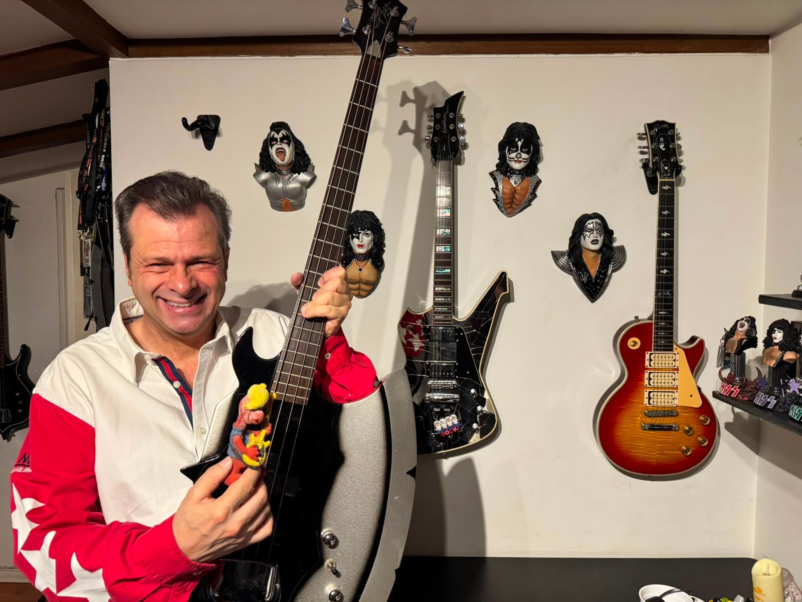 Fernando de Narváez, creador de Los Zumbis, dibuja los siete póster que saldrán los jueves en La Teja