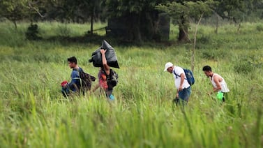 Migración anuncia nuevas reglas para migrantes de cuatro países que buscan regularizarse