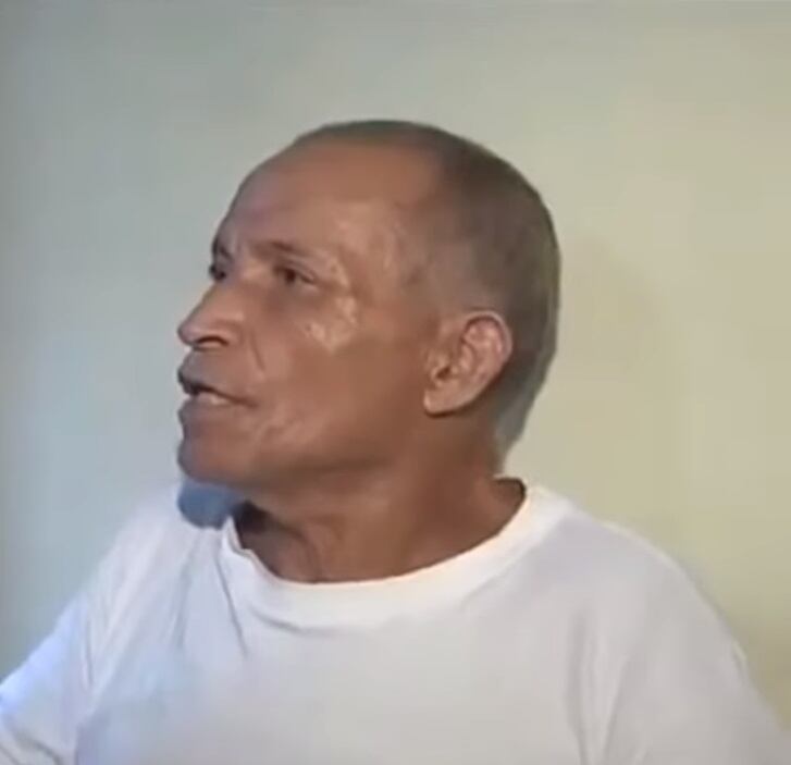 En República Dominicana aseguran que hay un gallo que canta Cristo viene. Gabriel Antonio Dineo es el dueño del gallo.