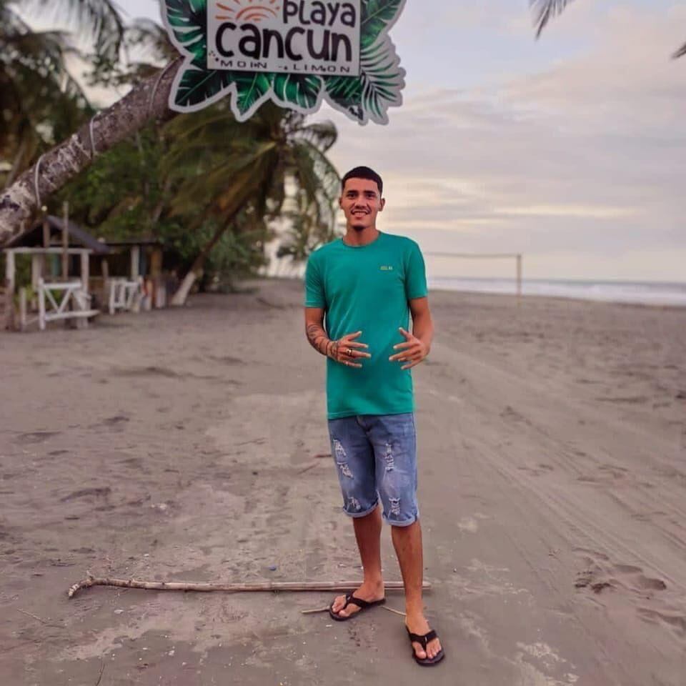 Beryill Rolando Alfaro Salas, de 23 años, murió de múltiples heridas de bala que recibió en el tórax y las piernas. Foto: Tomada de FB