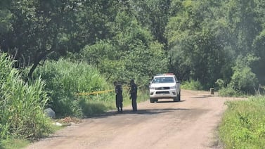 Ensangrentado y con cinta alrededor de su cabeza, así fue como encontraron cuerpo de joven a la orilla de calle