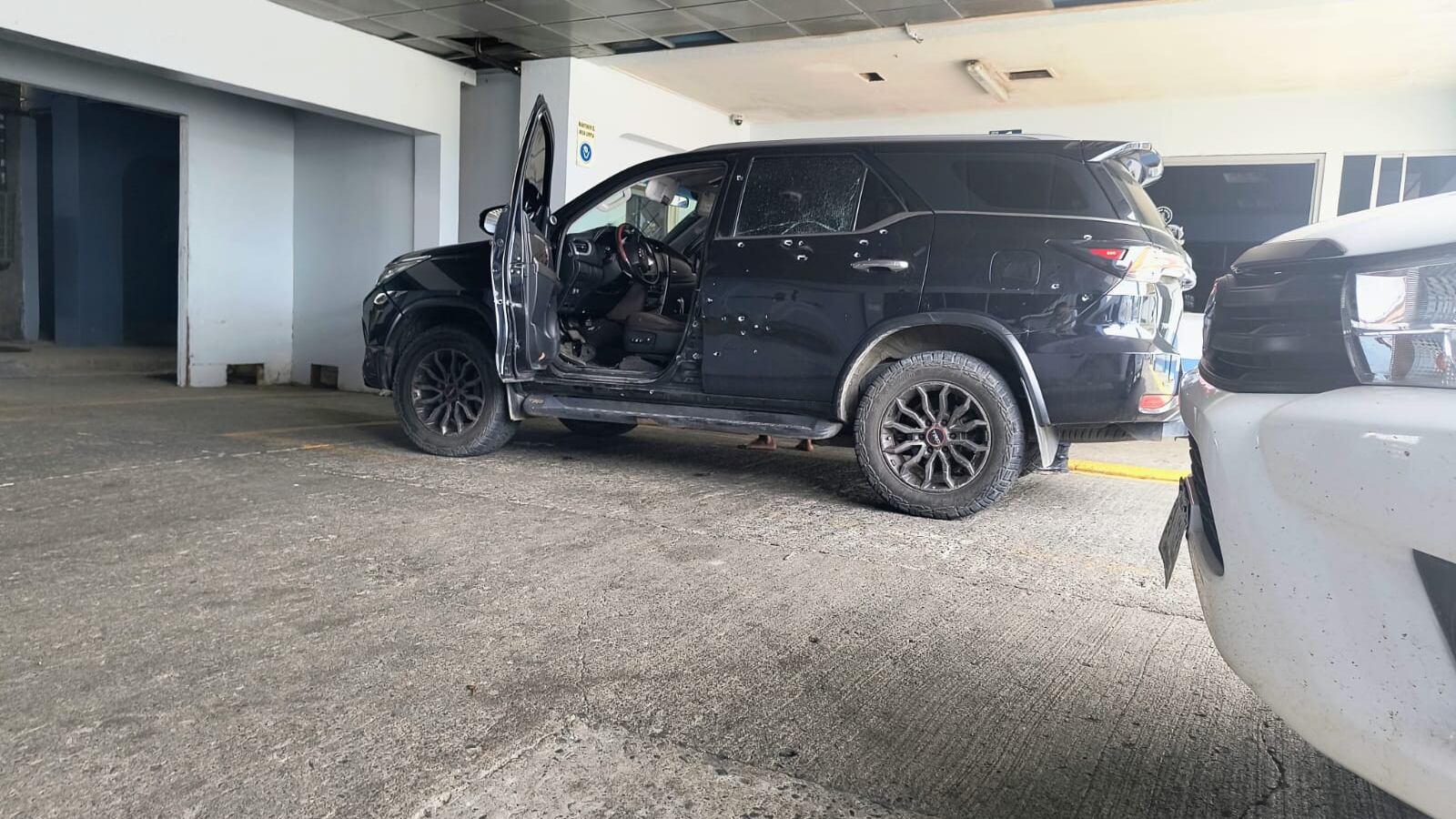 Agarran a balazos a dos hombres que iban en carro en barrio Los Cocos en Limón. Foto: Cortesía para LT