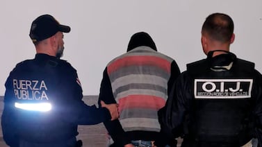 A dos hombres el robo de un carro les duró apenas unas horas