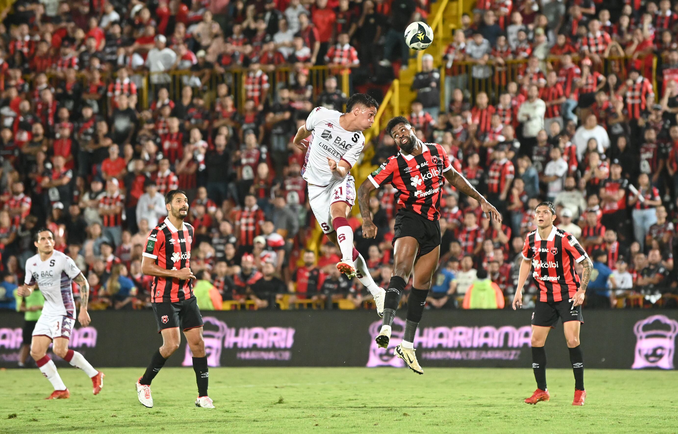 22/05/2024/ Juego entre Liga Deportiva Alajuelense vs Saprissa por el partido de ida por la final de l Liga Promerica en el estadio Alejandro Morera Soto / Foto Albert Marín