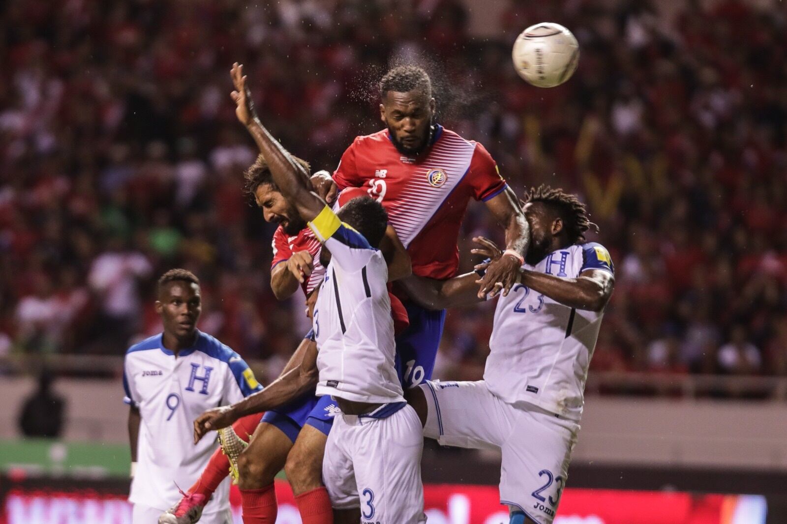 Jorge Rendón Gallego nació hace 31 años en el municipio de Guarne, el cual está ubicado en el departamento de Antioquia, Colombia. Su papá (don Jorge) lo enamoró del fútbol y juntos alimentaron la pasión viendo al Atlético Nacional hacer goles en el estadio Atanasio Girardot