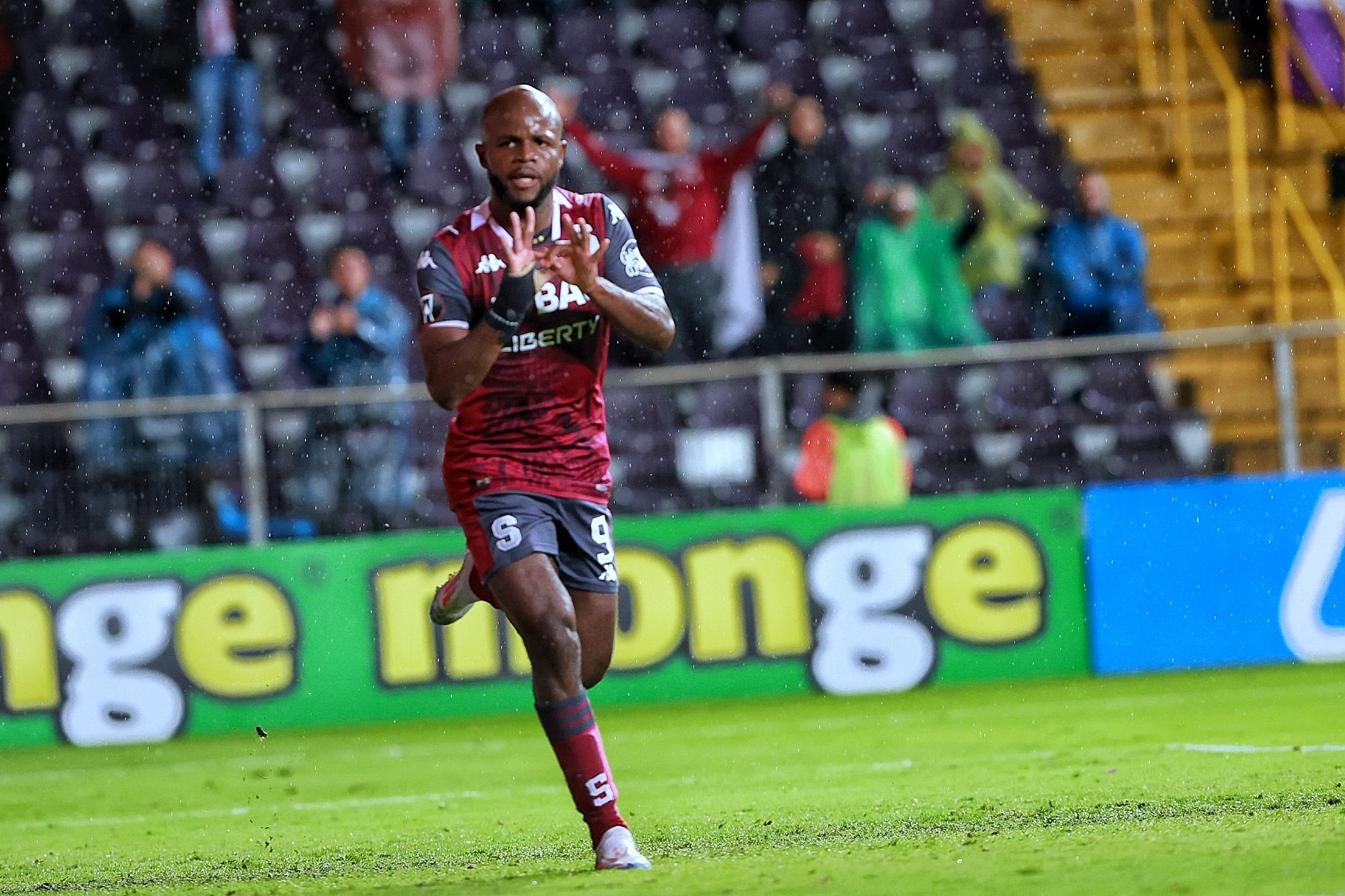 39/10/2024/ Juego entre Deportivo Saprissa vs Comunicaciones durante  la Central American Cup en el estadio Ricardo Saprissa / foto John Durán