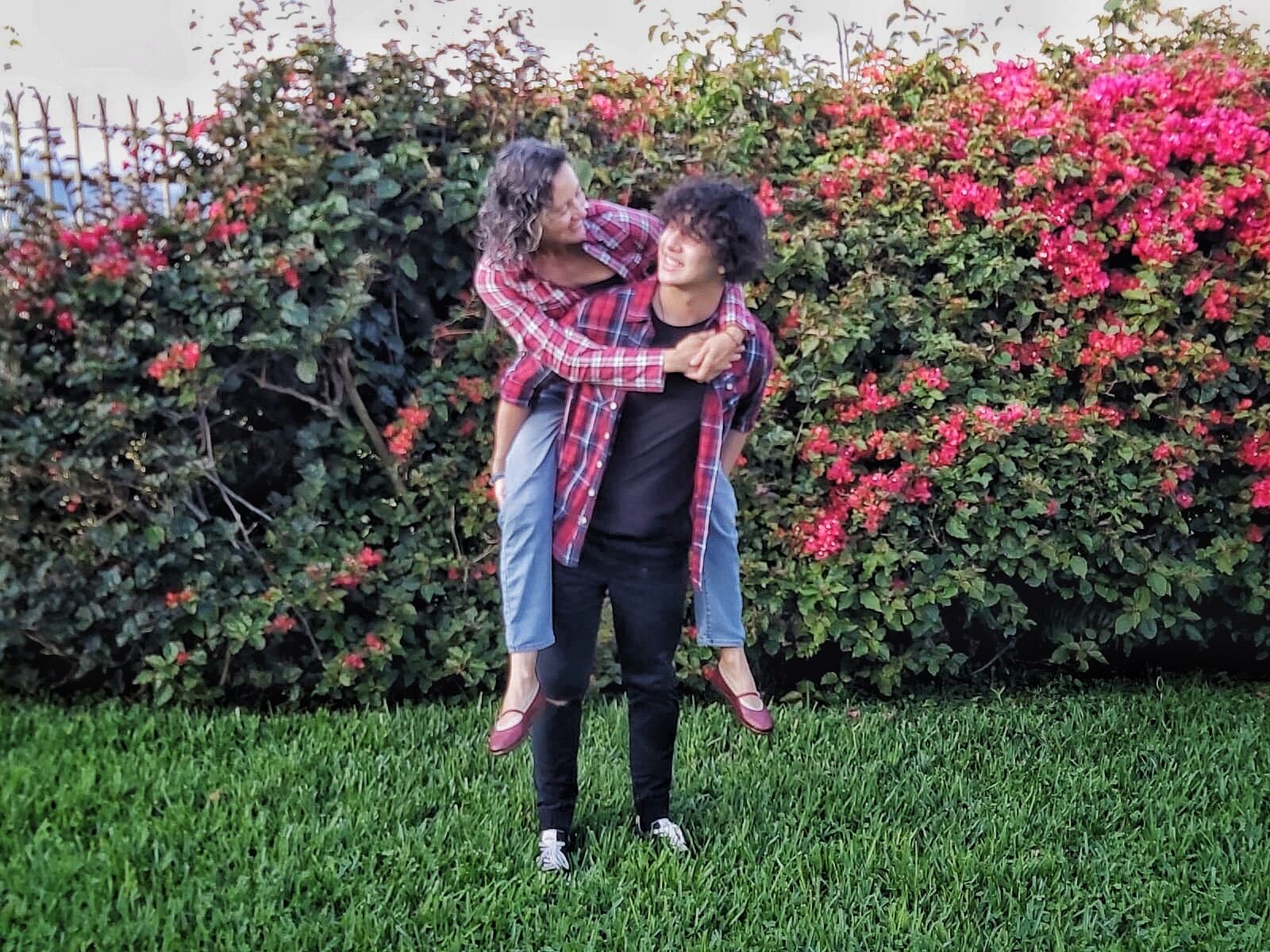 Hace 18 años doña Raquel Cantero Acosta, de San Ramón de Tres Ríos, tuvo a su hijo Diego Meseguer, quien llegó para cambiarle totalmente la forma de ver el mundo a la familia porque es zurdo y todo el planeta Tierra, incluida Costa Rica, está hecha para derechos.