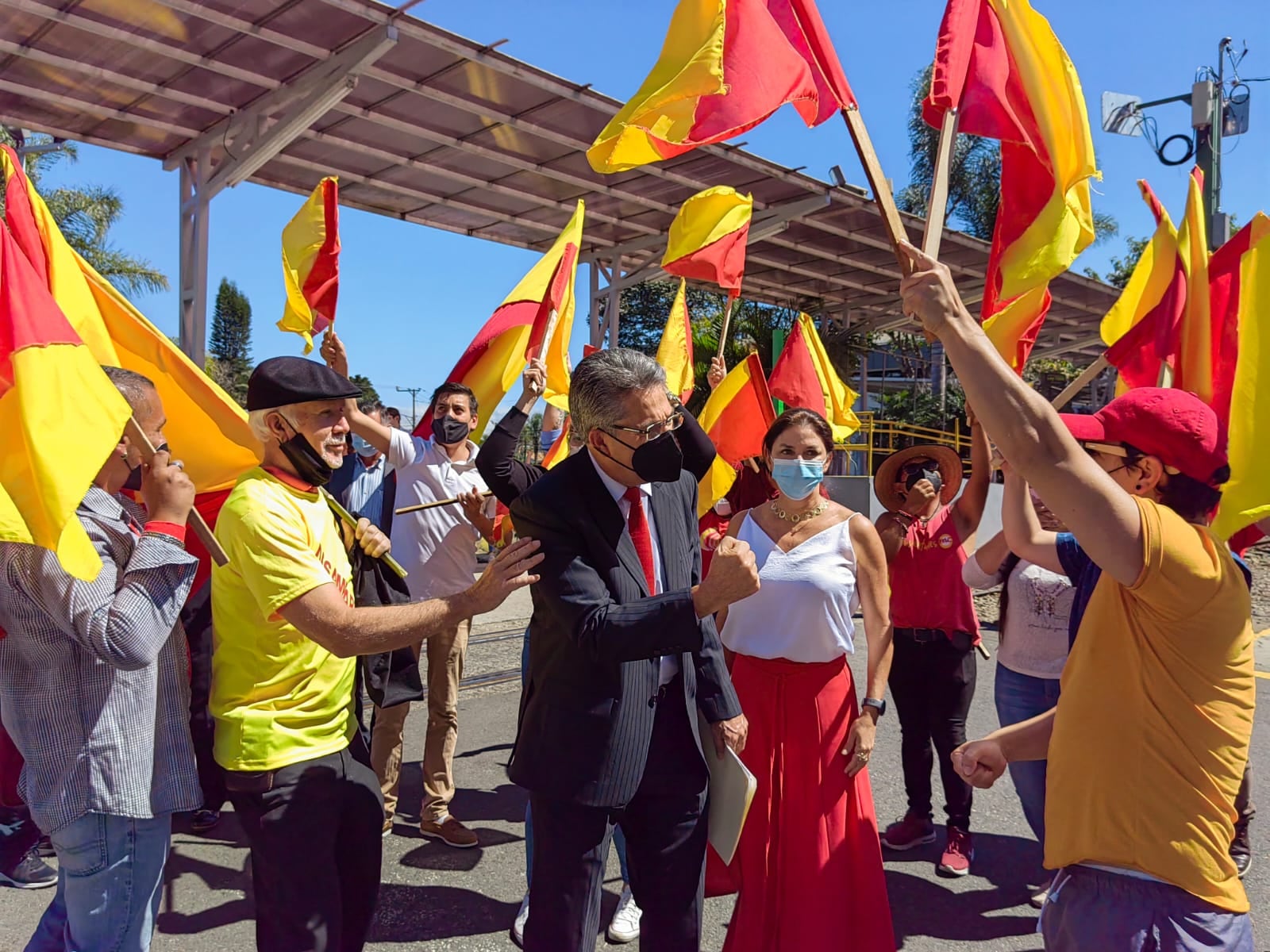 Radio Monumental realizó un debate presidencial con 7 candidatos a presidente de Costa Rica el 1 de febrero del 2022 en la Universidad Latina en San Pedro. En la foto, Welmer Ramos llegando al debate
