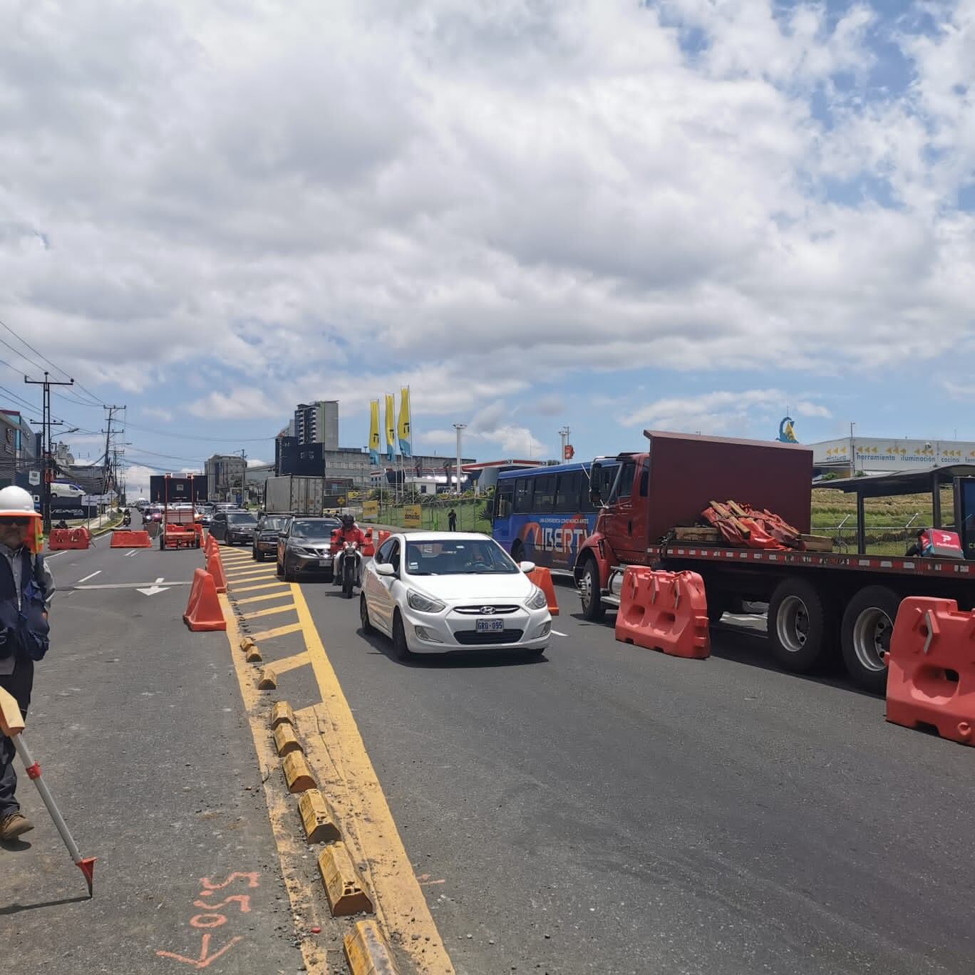 El Instituto Costarricense de Acueductos y Alcantarillados (AyA) confirma que hará nuevos trabajos en Curridabat (frente a EPA) para trasladar las aguas residuales (aguas sucias de casas y comercios) hacia la Planta de Tratamiento Los Tajos