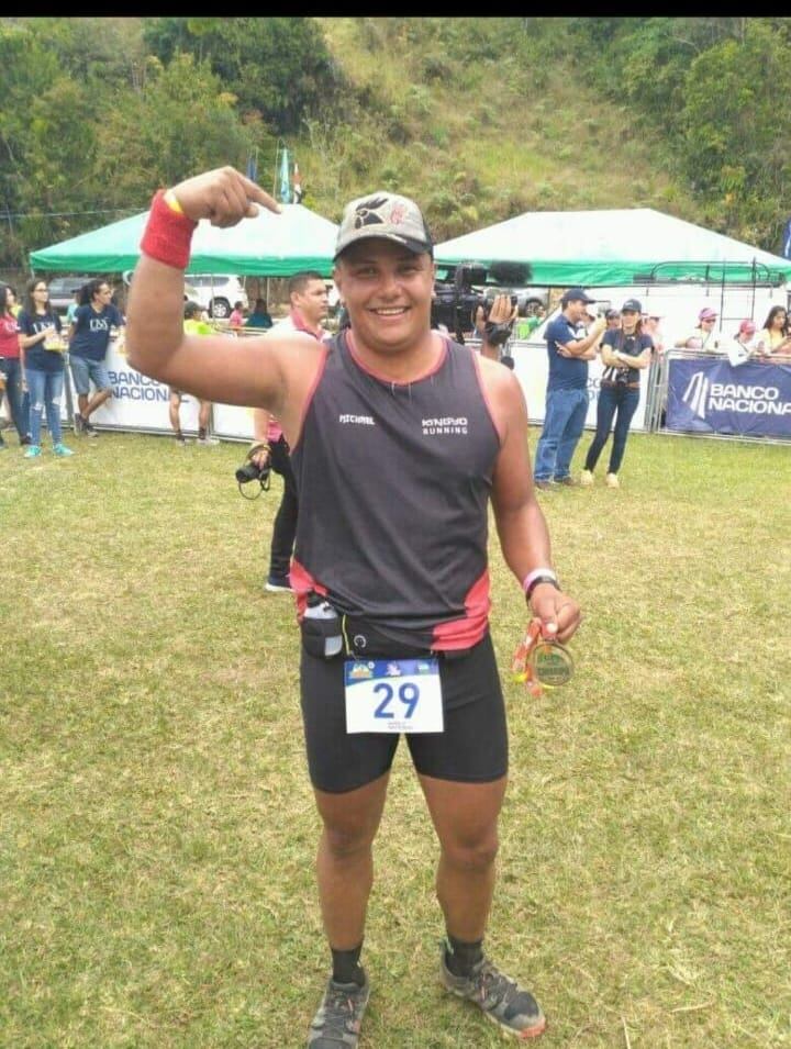 Michael José Navarro Camacho, de 36 años, falleció al sufrir un violento choque entre la moto que manejaba y la parte trasera de una grúa en Monte Laurel de Pérez Zeledón. Foto: Tomada de FB