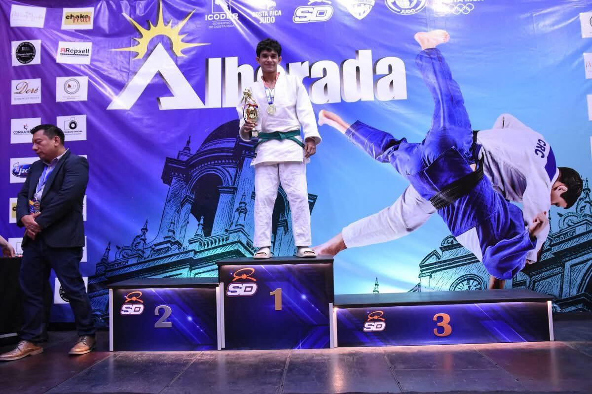 Gabriel Ortiz es uno de los jóvenes que ganó medalla de oro en la Copa Pamanericana de Judo, en El Salvador. Cortesía Gabriela Morales.