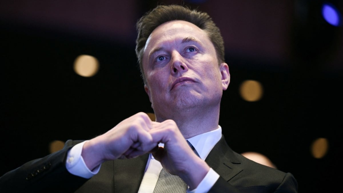 (FILES) Elon Musk looks on as US President Donald Trump speaks at the US-Saudi Investment Forum at the John F. Kennedy Center for the Performing Arts in Washington, DC on November 19, 2025. Elon Musk has been summoned on April 20, 2026 by the French courts as part of an investigation into alleged abuses on the social media platform X. (Photo by Brendan SMIALOWSKI / AFP)