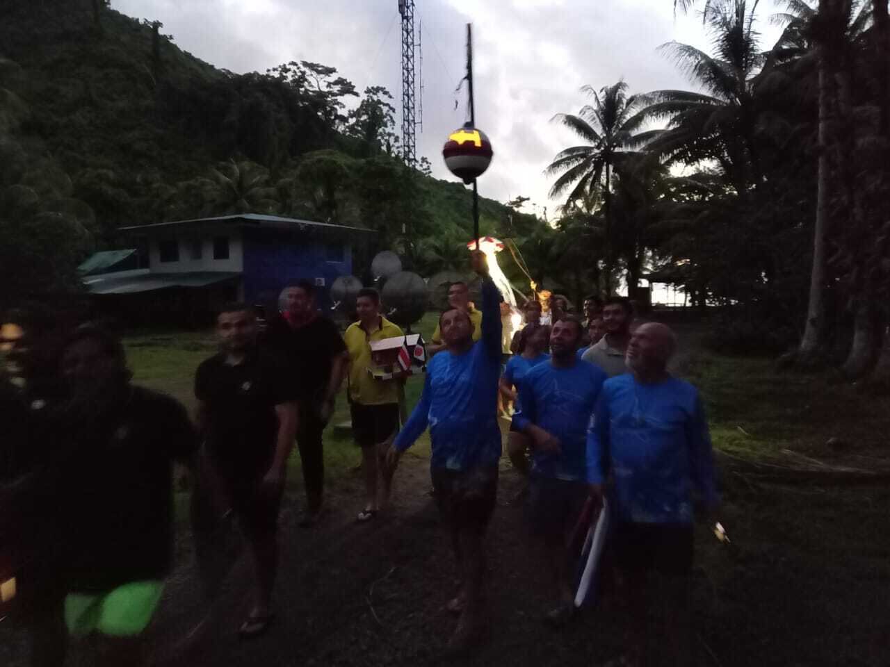 Por supuesto, los habitantes de la Isla del Coco no se podían quedar sin el emblemático desfile de faroles. Foto: Olger Soto Castro.