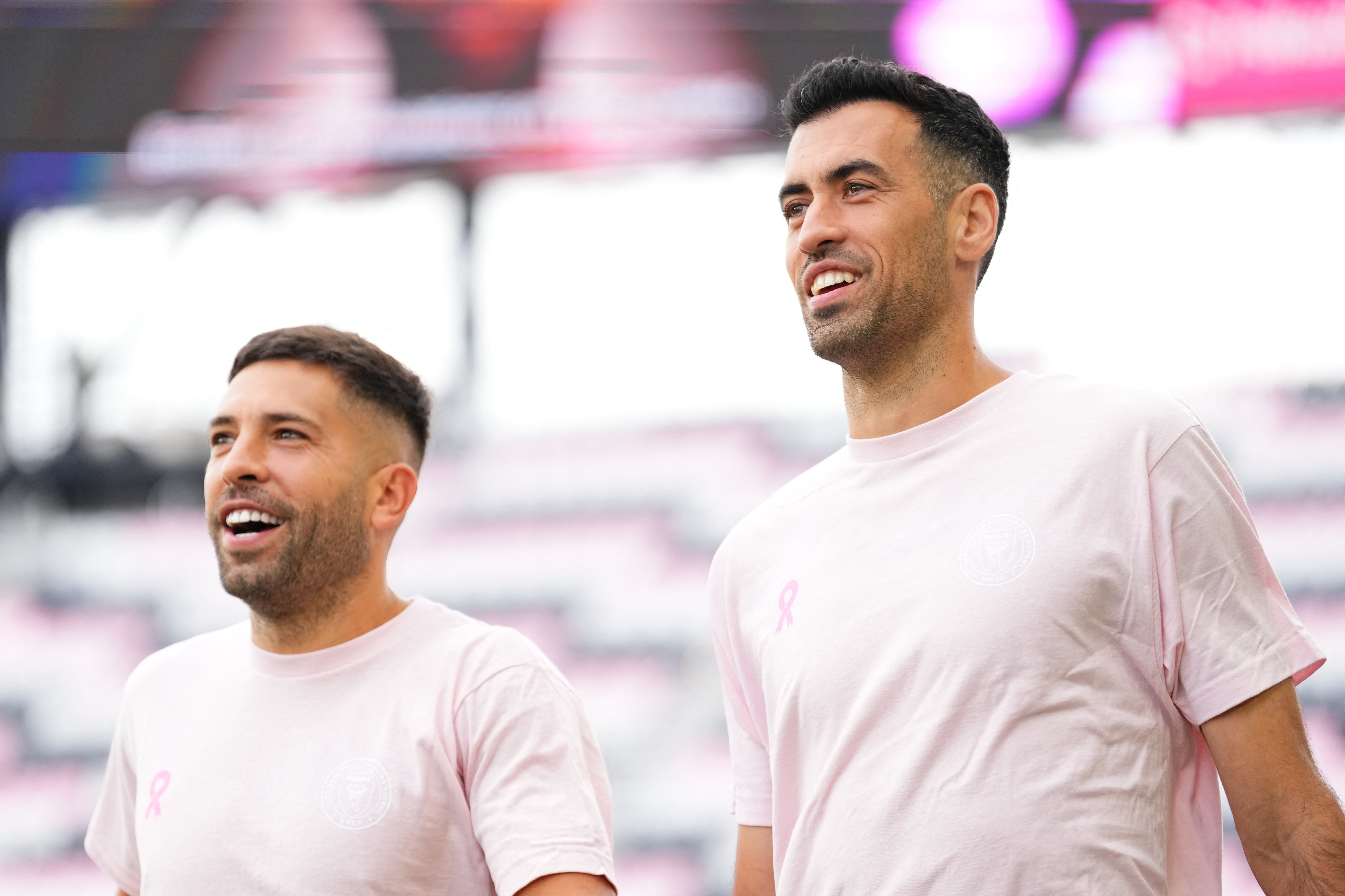Sergio Busquets y Jordi Alba anunciaron su retiro del fútbol tras unas carreras llenas de éxitos. AFP