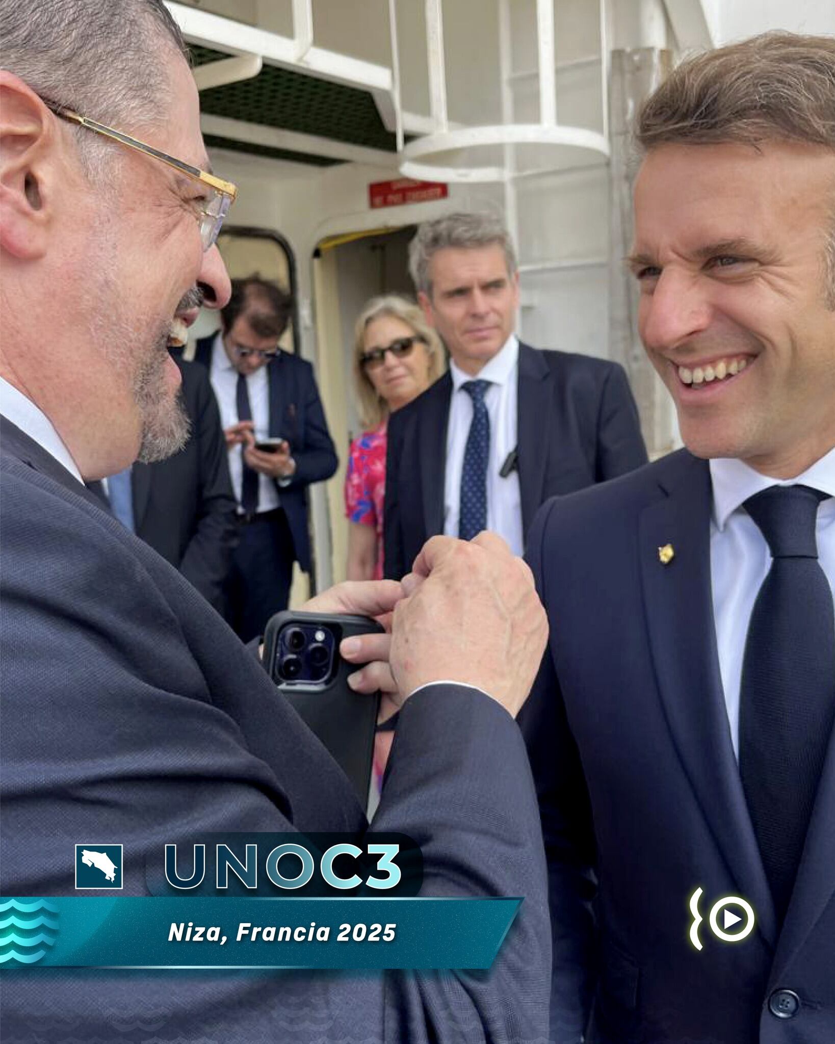 Rodrigo Chaves y Emmanuel Macron