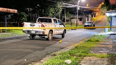 Ráfaga de balas desde un carro mata a dos jóvenes y deja dos heridos en Limón