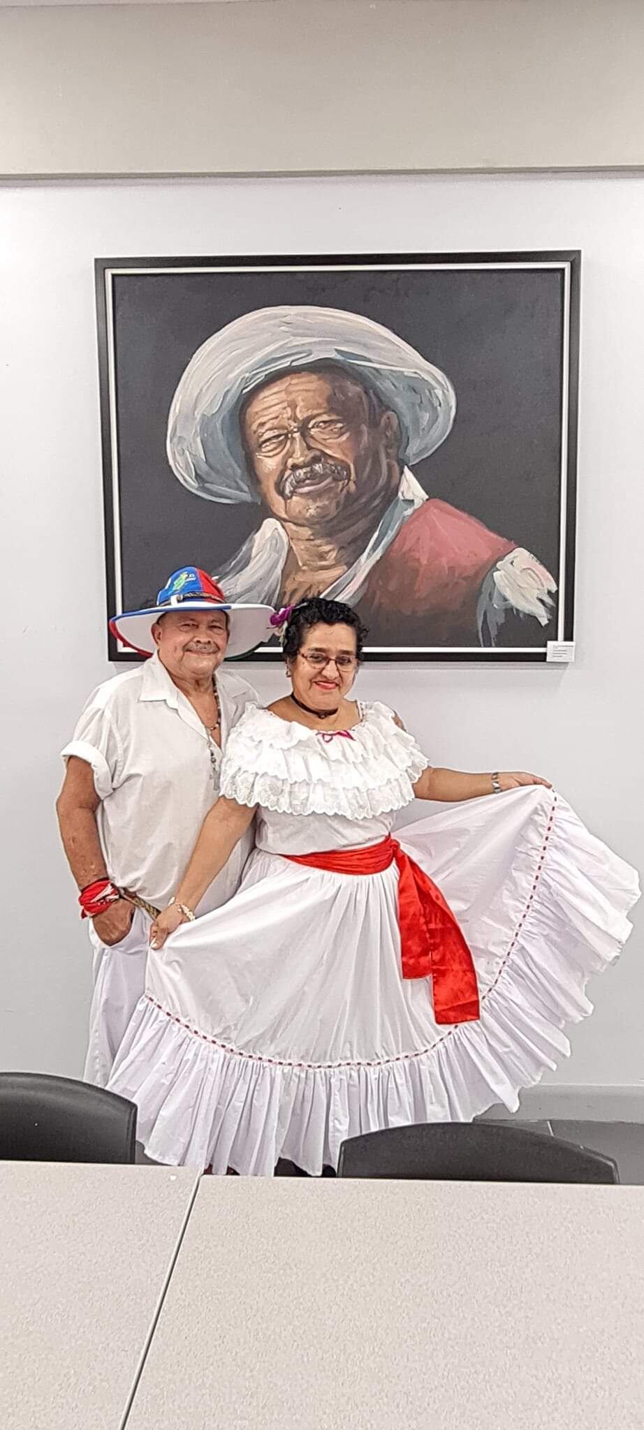 Rafael Ángel Zúñiga Méndez, mejor conocido como Pellejo e' lora, es un retahilero liberiano quien nació el 21 de junio de 194. En la foto con su esposa Ana Lorena Reyes Ruiz, con quien tiene 50 años de casado. En la foto con su esposa Ana Lorena Reyes Ruiz, con quien tiene 50 años de casado.