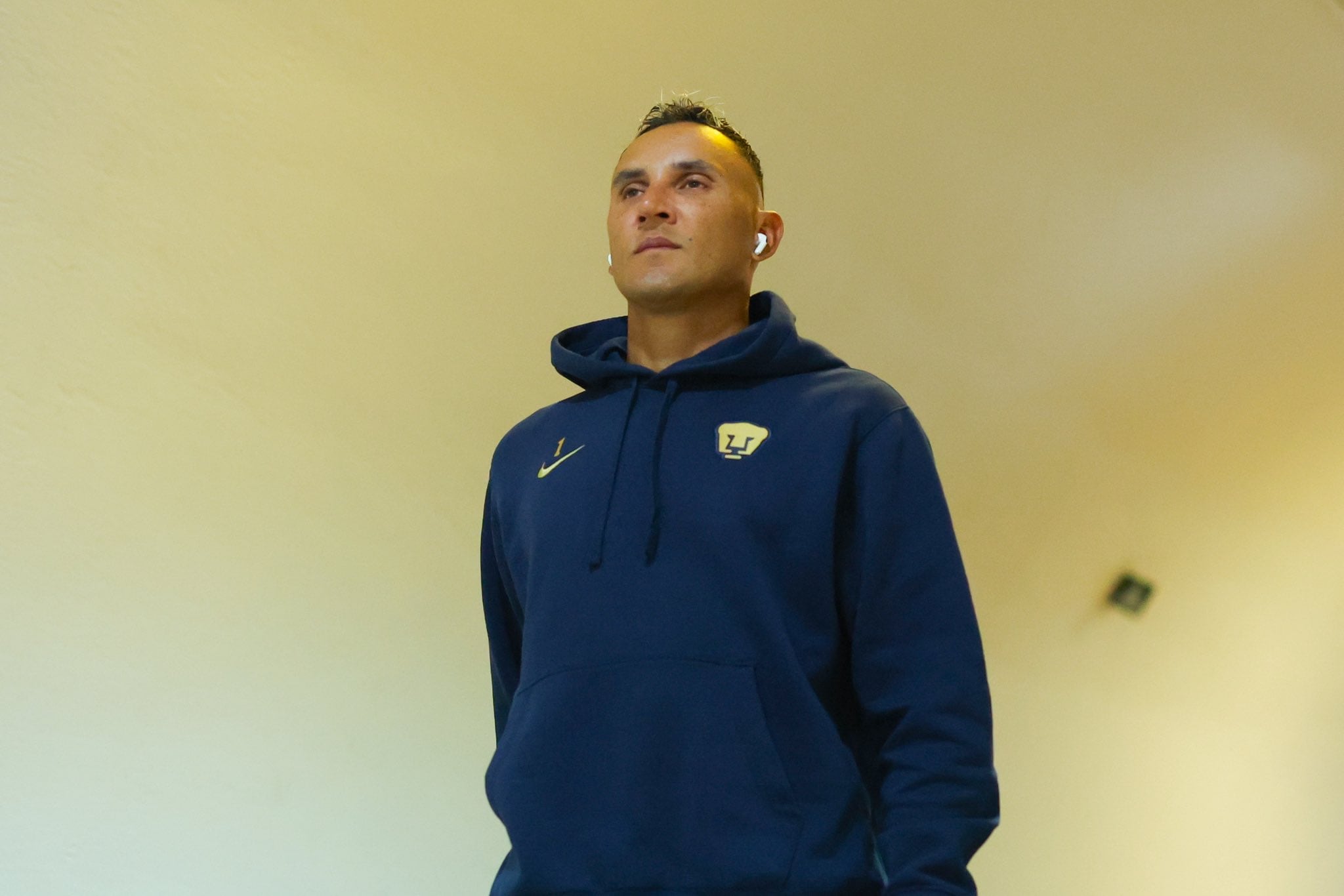 Keylor Navas lució concentrado previo al duelo contra Santos.