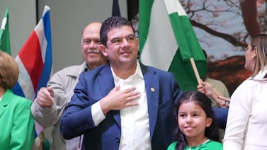 Álvaro Ramos llama a la unidad y al respeto democrático tras primeros resultados del TSE