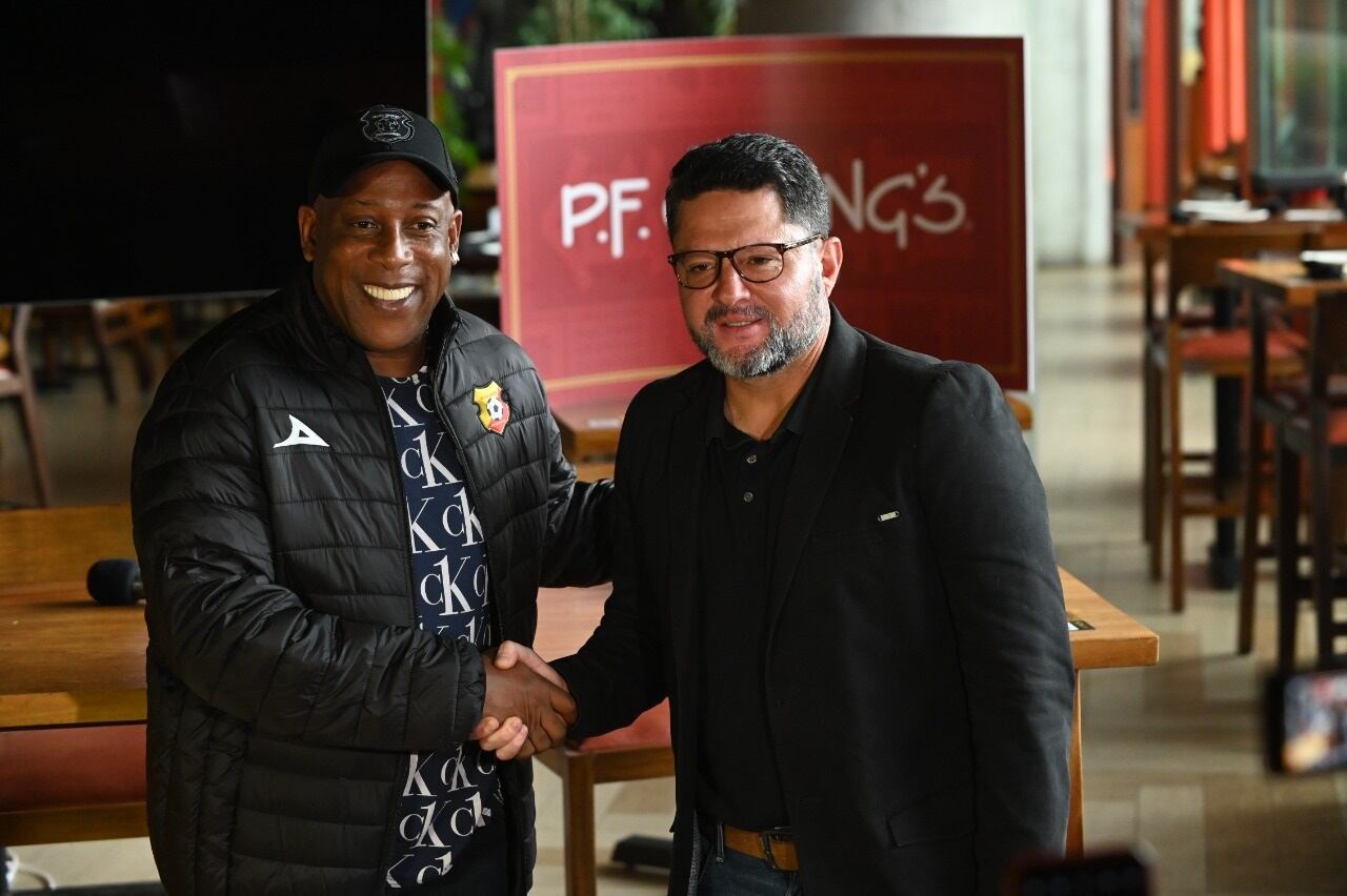 Presentación de Hernán Medford como técnico del Herediano. Albert Marín.