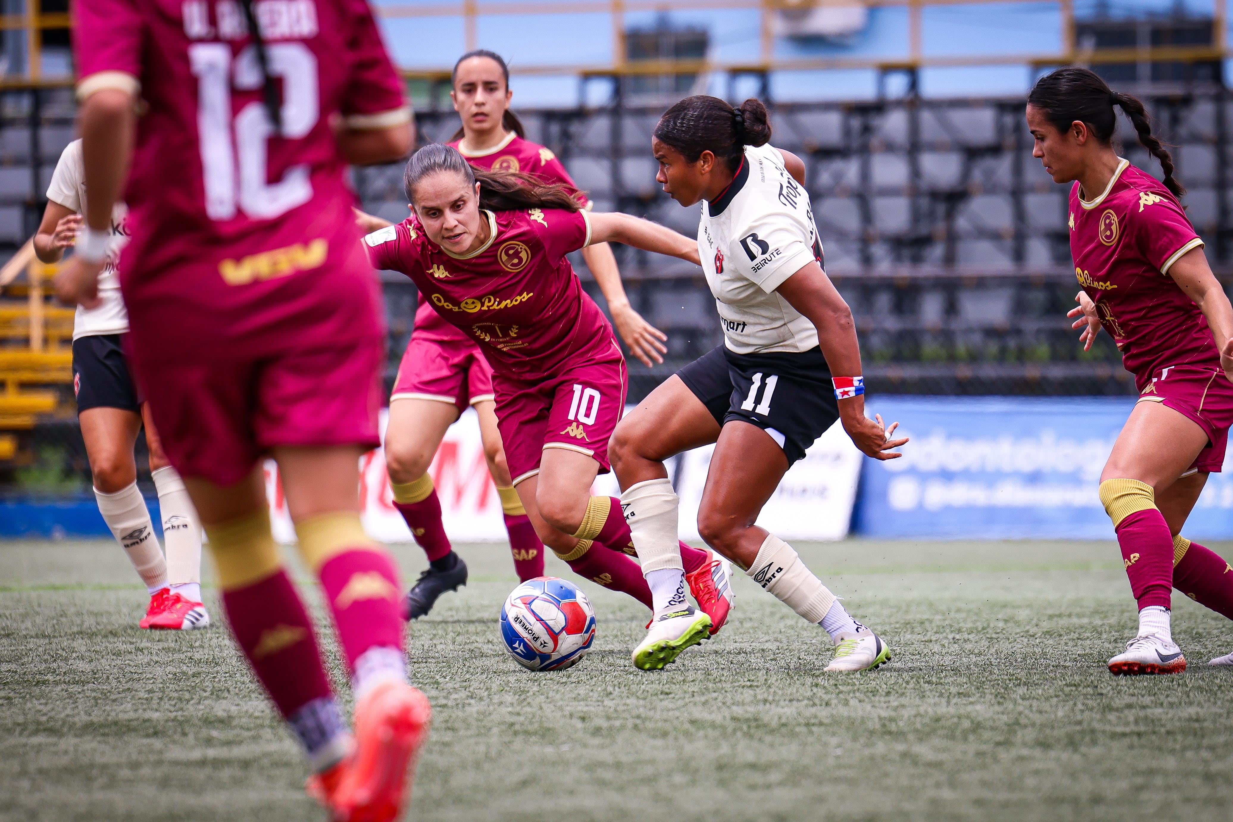 Kenia Rangel supera la marca de Katherine Alvarado en el clásico femenino de este 21 de junio.