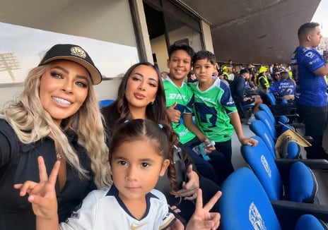 Andrea Salas está en el estadio de Pumas viendo la final con su familia.