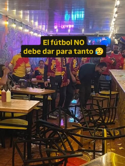 Aficionados de Herediano y Alajuelense se fueron a los golpes anoche, durante el juego de la gran final del Clausura 2025. Captura de pantalla.
