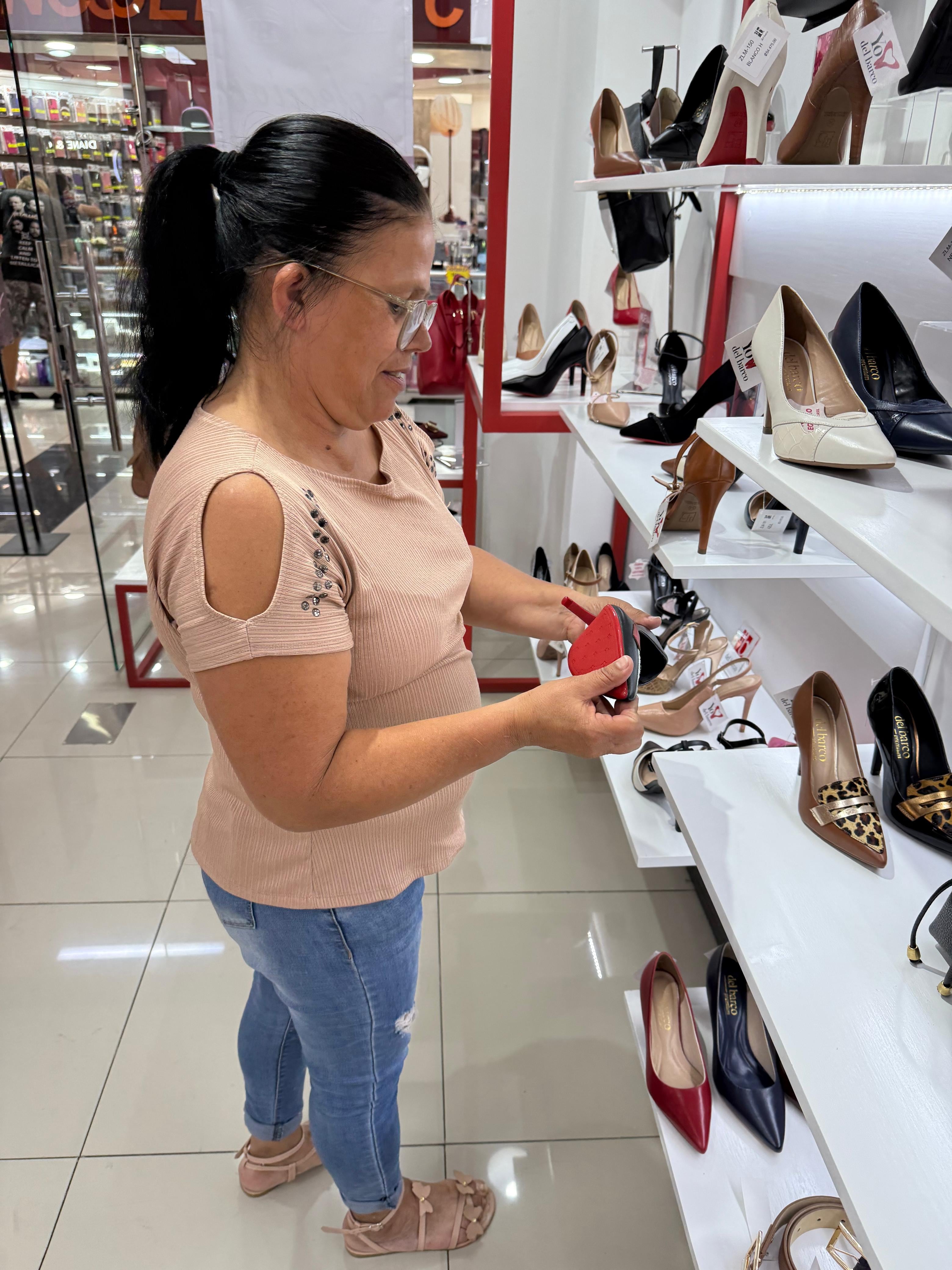 La historia de doña Patricia Lorena Solano Lobo, vecina de Aserrí, es una de esas que le erizan la piel a cualquiera. A sus 56 años lleva en el corazón la experiencia de ser madre de 12 hijos, ocho mujeres y cuatro hombres, y cada uno es para ella una bendición que Dios le puso en el camino.