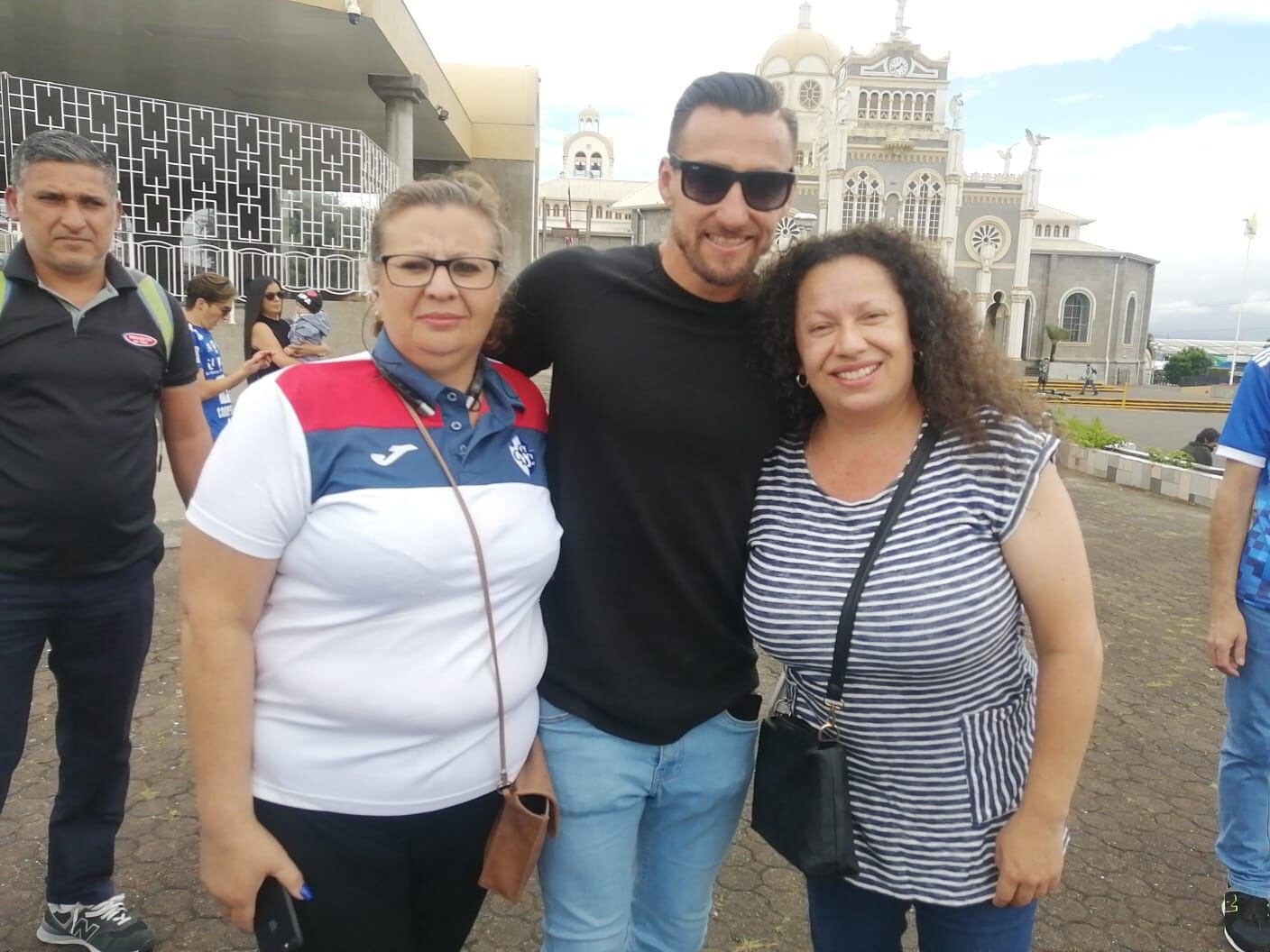 Ambiente en los alrededores del Mercado Municipal de Cartago. Keyna Calderón.