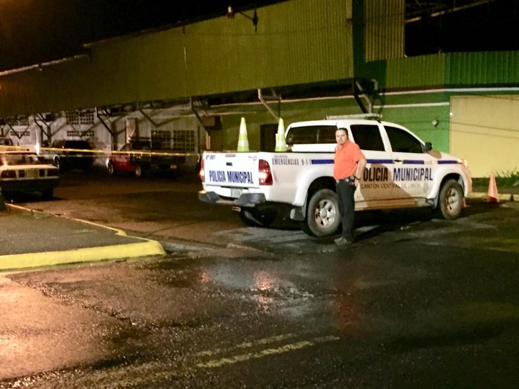 Homicidio en Limón. Foto Raúl Cascante.