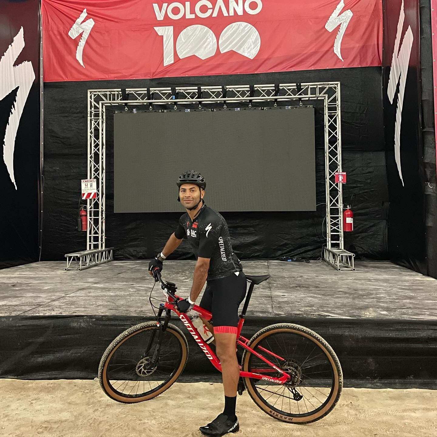 El pasado sábado 3 de setiembre, junto a otros 2.249 ciclistas, el exfutbolista Álvaro Saborío debutó en una competencia de ciclismo después del retiro, la Volcano 100, una competencia alrededor de volcán Rincón de la Vieja