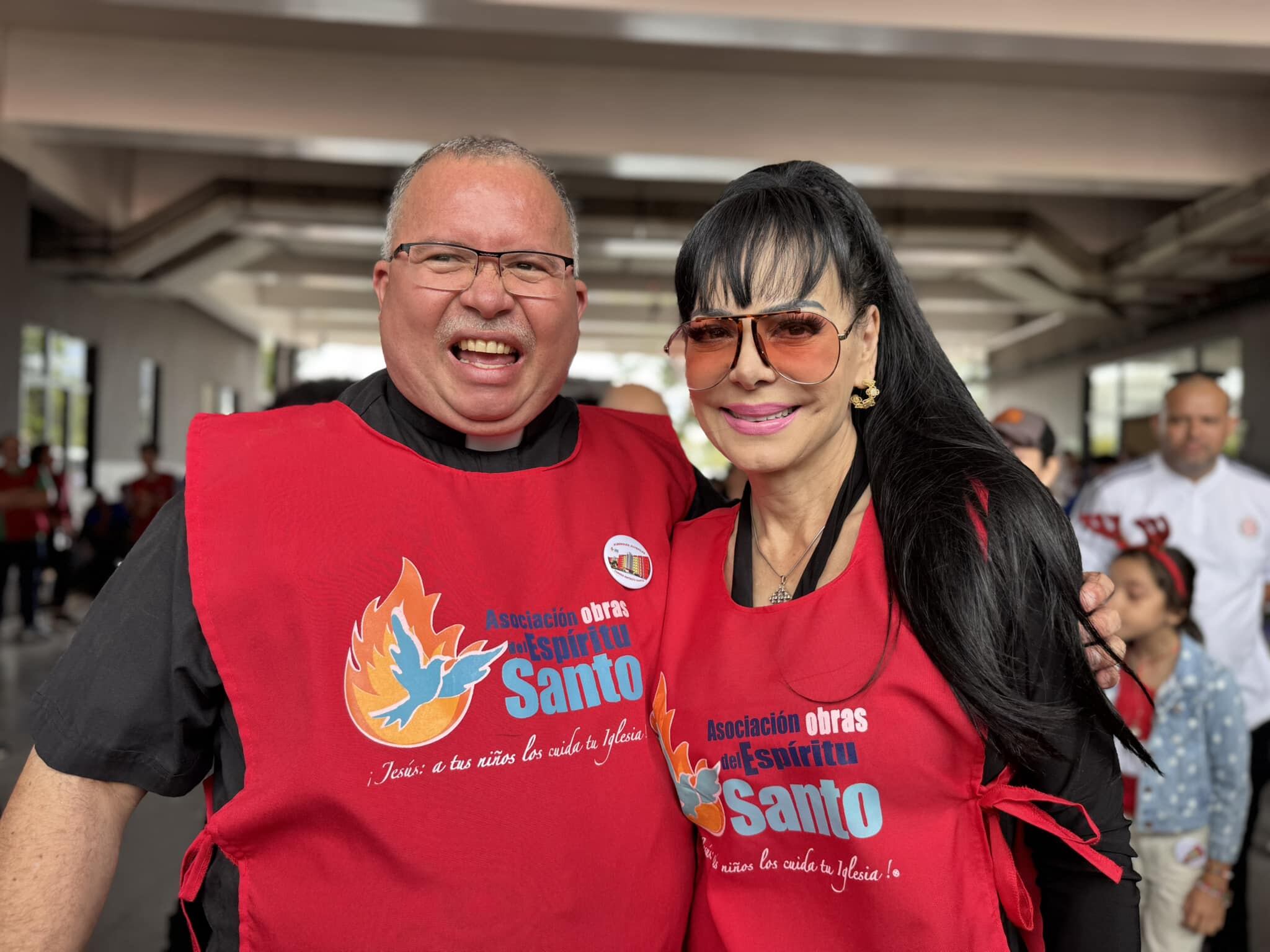 Desde las 8 de la mañana y hasta pasaditas las 3 de la tarde el Estadio Nacional en La Sabana recibió a 35 mil pequeñitos de diferentes partes del país en la 24 Fiesta Nacional de Navidad ¡Jesús: a tus niños los cuida tu iglesia”  2024