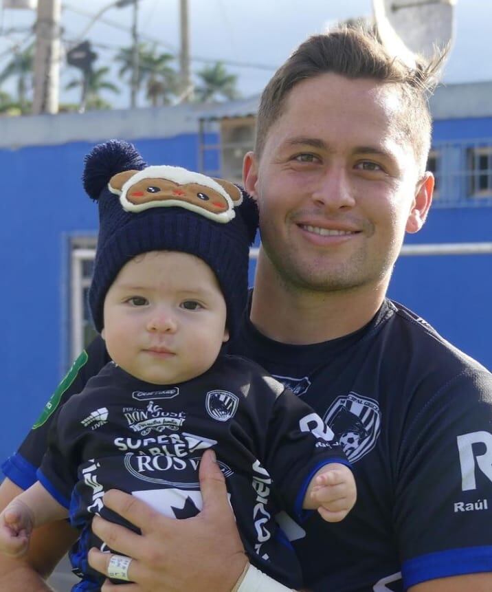 Antony López y su bebé