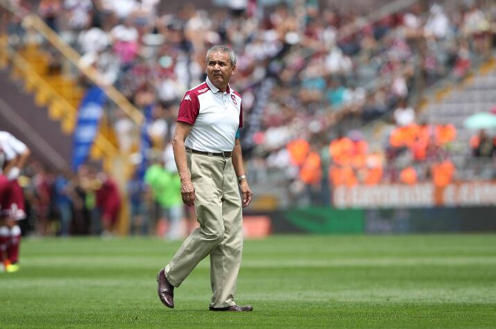 Don Antonio llega bien temprano a la Cueva para revisar que todo esté en orden. John Durán.